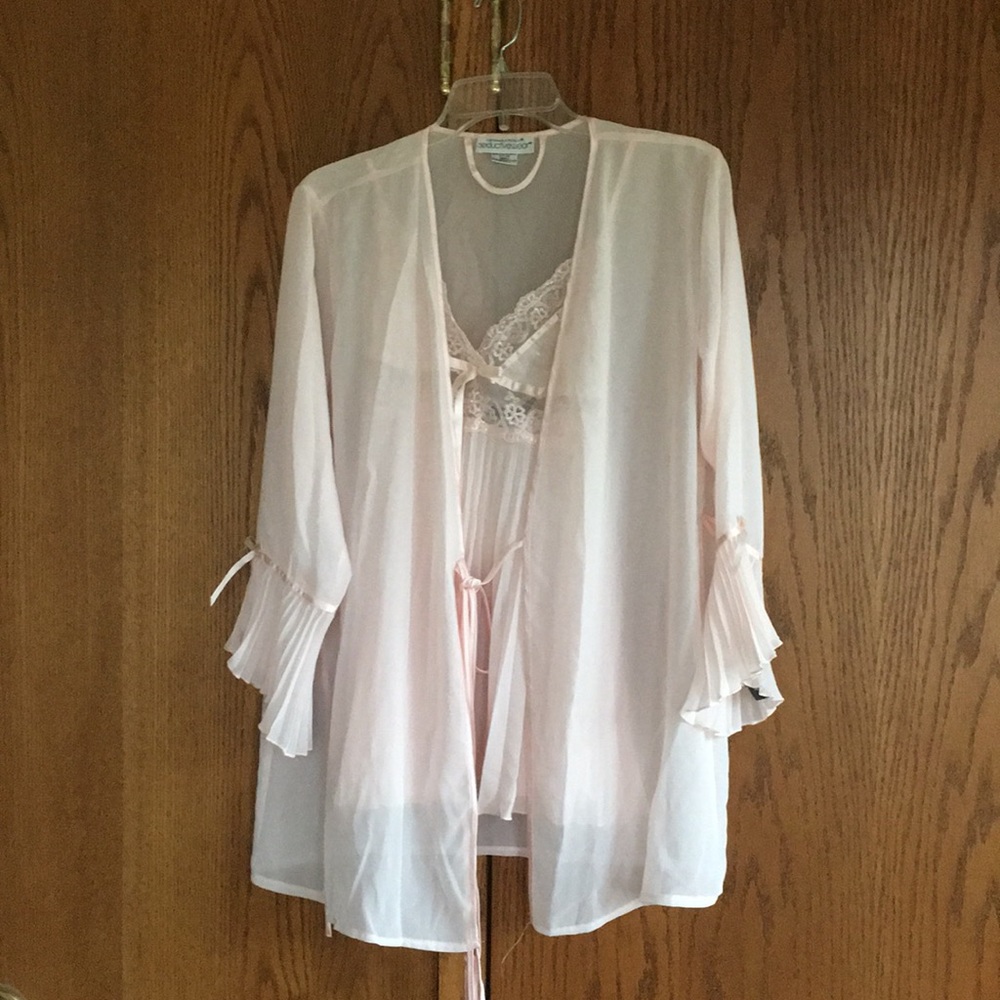 NWT gorgeous Three piece lingerie set. Size small